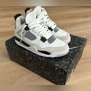 Jordan 4 military black Size 7 Men - Women’s 8.5
